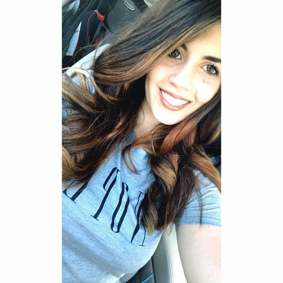 Meet your Posher, Danielle - Picture 2 of 3